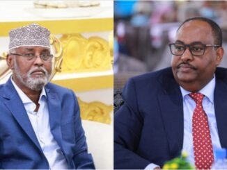 Madaxweynaha Jubbaland Axmed Madoobe (Bidix) iyo Madaxweynaha Puntland Saciid Deni (Midig)