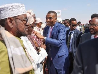 Ra'iisul wasaare Xamse Cabdi Barre oo soo gaaray magaalada Laascaanood
