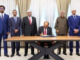 Madaxweyne Xasan Sheekh oo maanta si rasmi ah u saxiixay dastuurka cusub ee dalka
