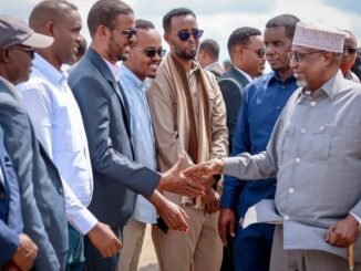 Wafdi uu hoggaaminayo Sheekh Aadan Madoobe oo maanta dib ugu laabtay magaalada Baydhabo