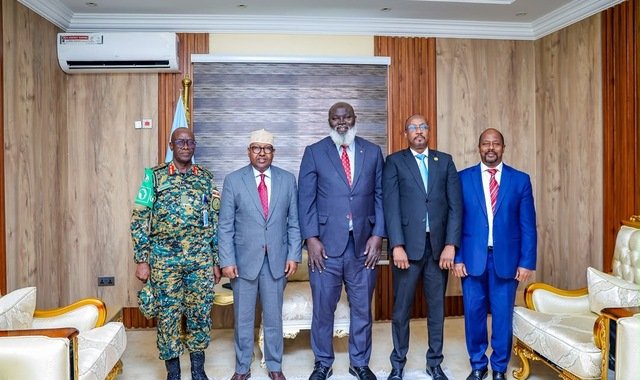Wasiir Fiqi oo kulan la yeeshay wakiilka guddoomiyaha midowga Afrika ee Soomaaliya