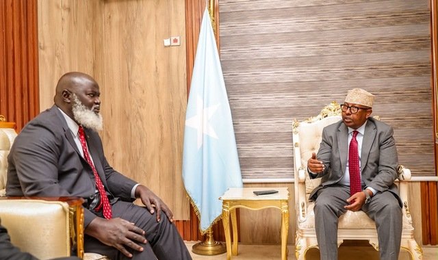 Wasiirka gaashaandhigga oo kulan la yeeshay wakiilka guddoomiyaha midowga Afrika ee Soomaaliya
