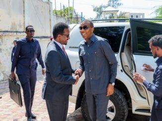 Ra'iisul wasaaraha Soomaaliya oo dhagax dhigay xarunta cusub ee wasaaradda ganacsiga
