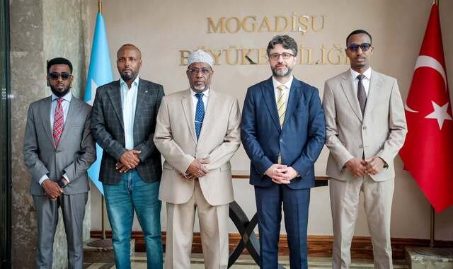 Sheekh Aadan Madoobe oo Muqdisho kulan kula yeeshay safiirka Turkiga u fadhiya Soomaaliya