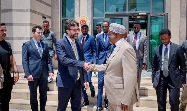 Sheekh Aadan Madoobe oo Muqdisho kulan kula yeeshay safiirka Turkiga u fadhiya Soomaaliya