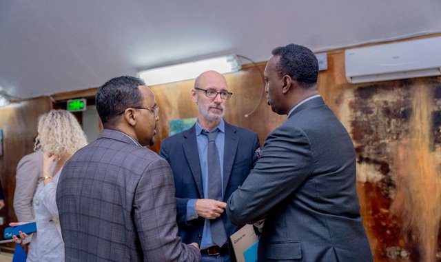 Guddiga madax-bannaan ee doorashooyinka oo kulan la yeeshay wakiillo ka socda beesha caalamka