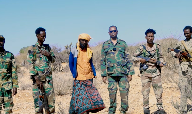 Dowladda Soomaaliya oo soo bandhigtay nin muddo dheer ka tirsanaa kooxda Al-shabaab