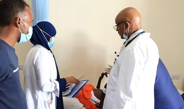 Qoys ku sumoobay kurus iyo dhuux geel ay cuneen oo lasoo gaarsiiyay isbitaal ku yaalla Muqdisho