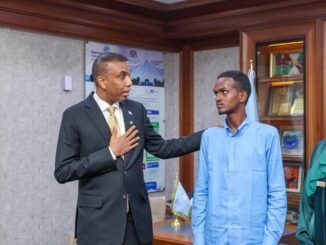 Ra'iisul wasaaraha Soomaaliya oo la kulmay ardaygii kaalinta 1aad ka galay imtixaanka dugsiyada sare