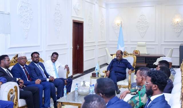 Wafdi uu hoggaaminayo madaxweyne Xasan Sheekh oo gaaray magaalada Dhuusamareeb