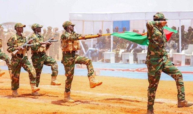 Madaxweyne Xasan Sheekh oo tababar u soo xiray kumannaan askari oo ka tirsan ciidanka xoogga dalka