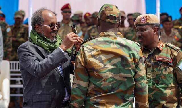 Madaxweyne Xasan Sheekh oo tababar u soo xiray kumannaan askari oo ka tirsan ciidanka xoogga dalka