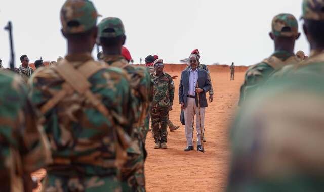 Madaxweyne Xasan Sheekh oo tababar u soo xiray kumannaan askari oo ka tirsan ciidanka xoogga dalka