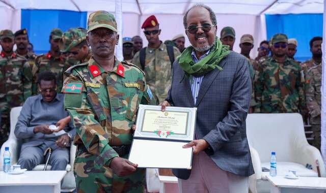 Madaxweyne Xasan Sheekh oo tababar u soo xiray kumannaan askari oo ka tirsan ciidanka xoogga dalka