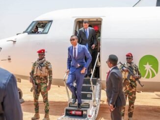 Ra'iisul wasaare Xamse iyo wafdi uu hoggaaminayo oo gaaray magaalada Laascaanood (SAWIRRO)
