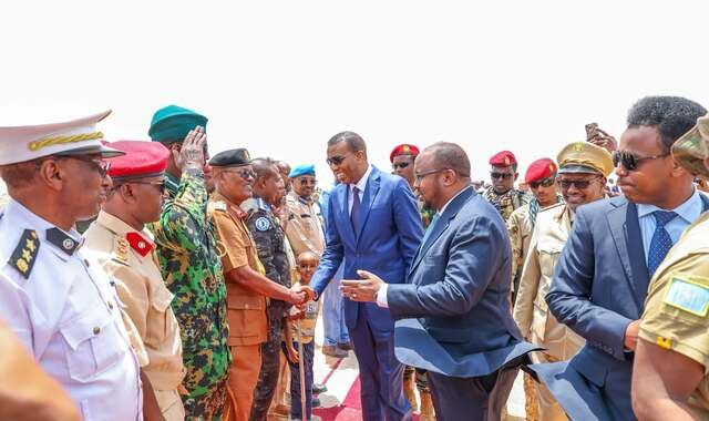 Ra'iisul wasaare Xamse iyo wafdi uu hoggaaminayo oo gaaray magaalada Laascaanood (SAWIRRO)