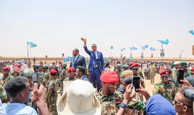Ra'iisul wasaare Xamse iyo wafdi uu hoggaaminayo oo gaaray magaalada Laascaanood (SAWIRRO)