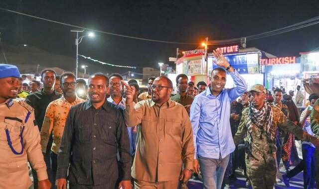 Ra'iisul wasaaraha Soomaaliya oo xalay waqti la qaatay shacabka magaalada Laascaanood