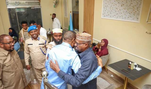 Ra'iisul wasaaraha Soomaaliya oo xalay waqti la qaatay shacabka magaalada Laascaanood