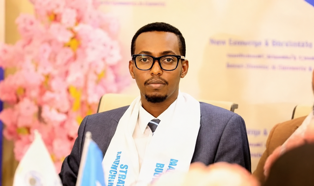 Wasiir ku-xigeenkii wasaaradda ganacsiga iyo warshadaha ee xukuumadda federaalka Soomaaliya, Xildhibaan Maxamuud C/laahi Axmed (Abukaate)