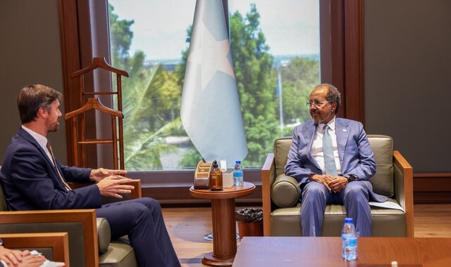 Madaxweyne Xasan Sheekh oo kulan la yeeshay safiirka UK u fadhiya Soomaaliya